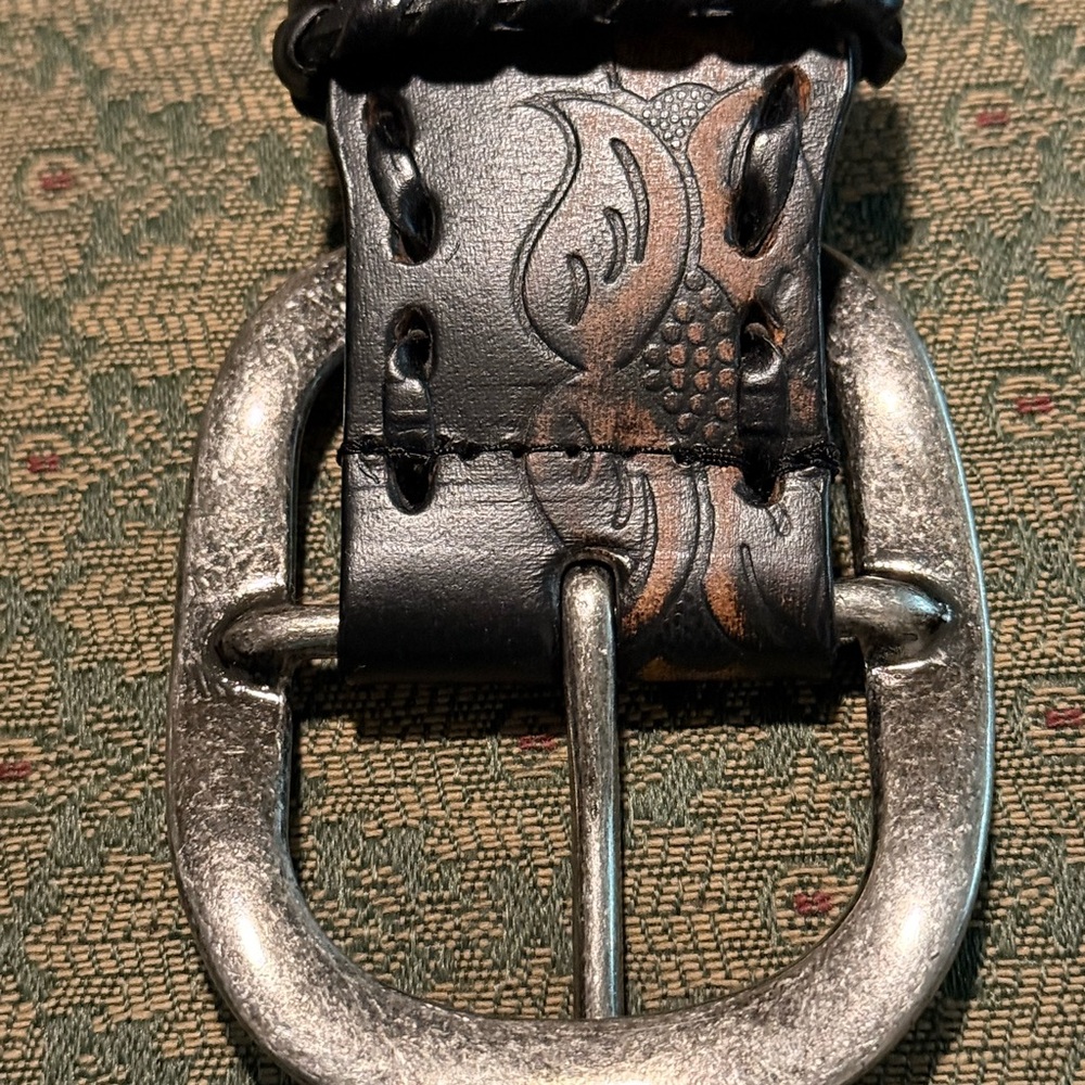 Steve Madden Black Leather Belt Metal Roses 🌹 - Picture 7 of 7